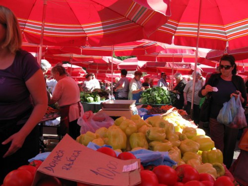 Zagreb4b_market umbrellas