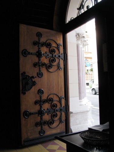 Zagreb_pm6b_greekchurchdoor